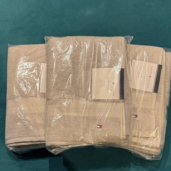 Tommy Hilfiger Other - Tommy Hilfiger Elegant Modern American Solid Bath Towels. 50X34 you get 3! Gray